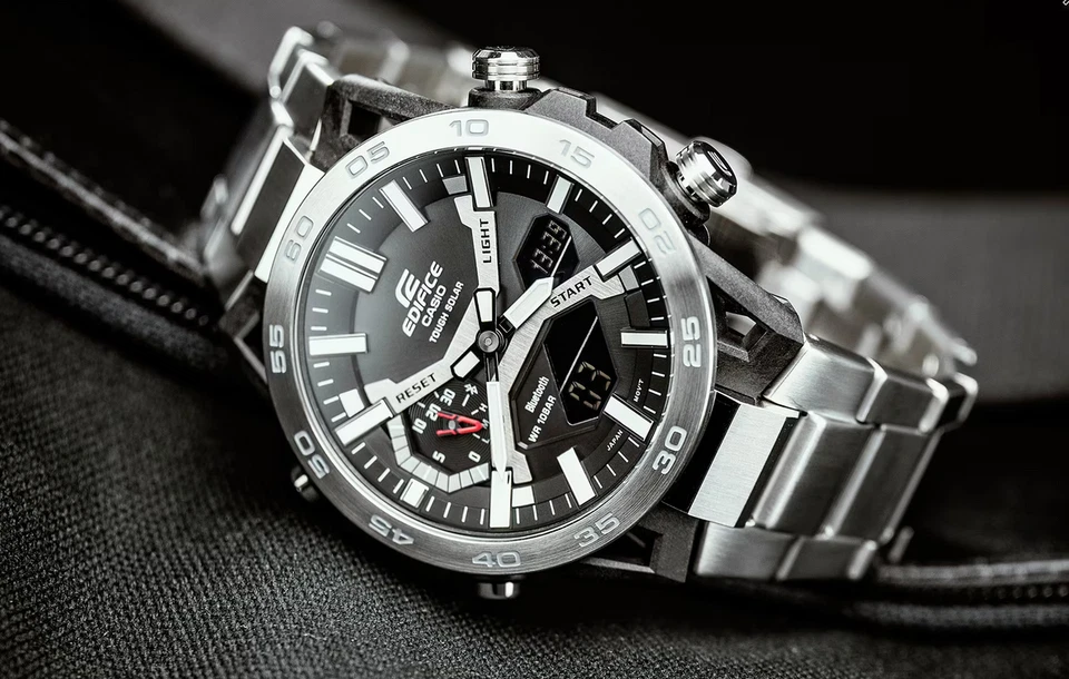 Casio Edifice ECB-2000D-1AEF Solare Bluetooth Fibra Carbonio - listino 199eu - Immagine 4 di 4