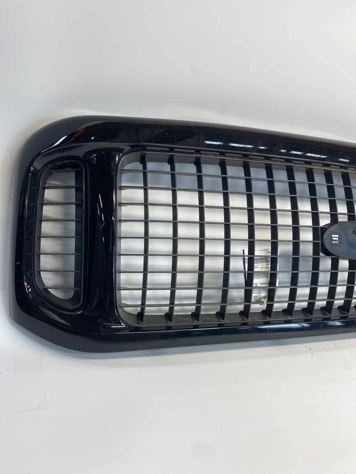 Used Front Grille fits 2003 Ford Excursion painted surround Front