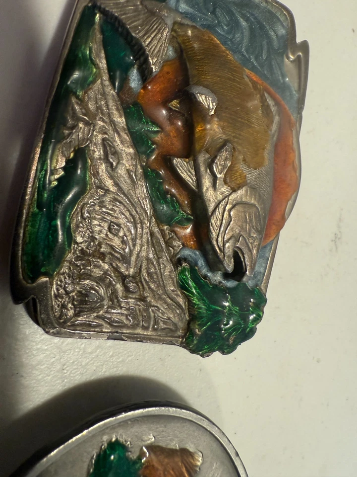 Lote de 2 hebillas de colección Siskiyou Eagle 1982 y pesca de peltre de salmón Oregón años 80 Foto 3 de 4