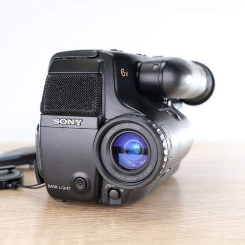 SONY Handycam CCD-TR45E Video-8 Camera Camcorder Vintage Black PAL Working Order - Picture 3 of 10