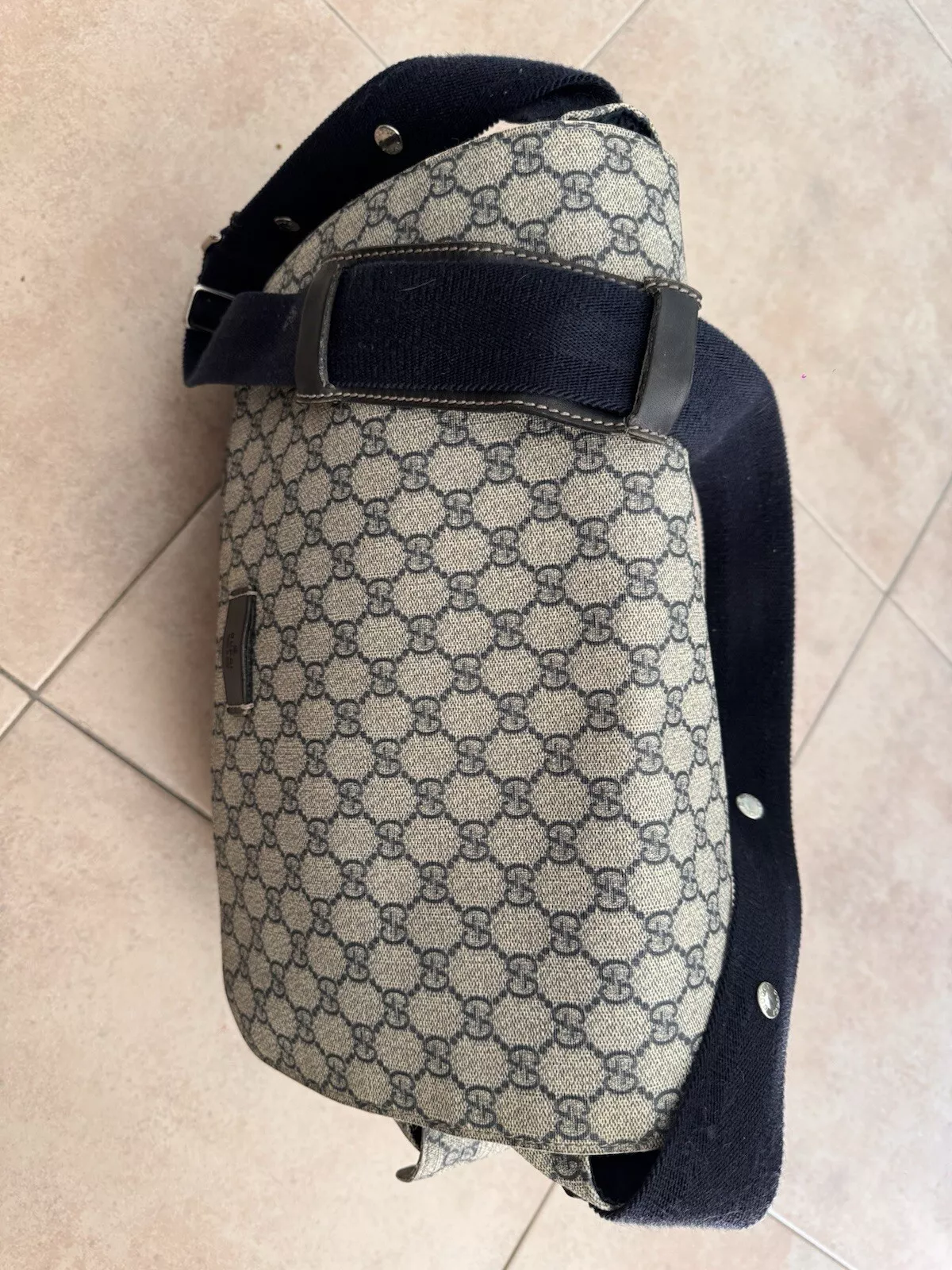 Sac à main fourre tout GUCCI GG monogramme suprême marron
