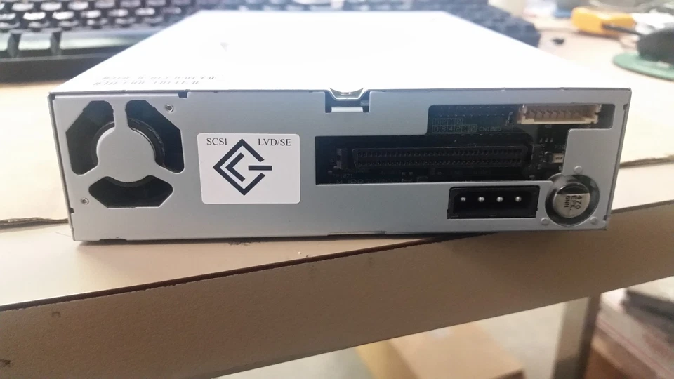 Quantum CL1001 68 Pin SCSI Tape Drive LTO-2 Ultrium 200/400GB 5.25 TE3100-521 - Image 2 of 3