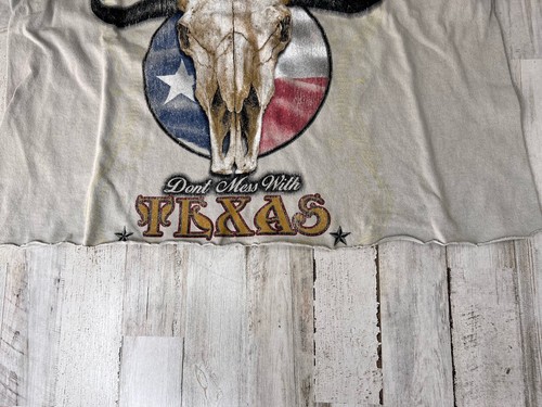 Foreigner Don't Mess With Texas Cowskull Beige Short Sleeve Cropped Tee S/M - Picture 7 of 9
