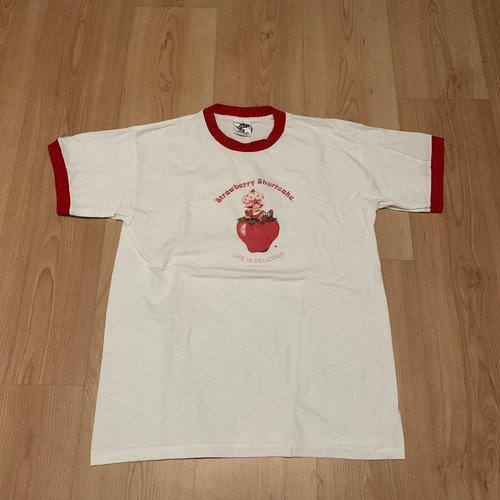 DELICIOUS Victorian Strawberry Motif 