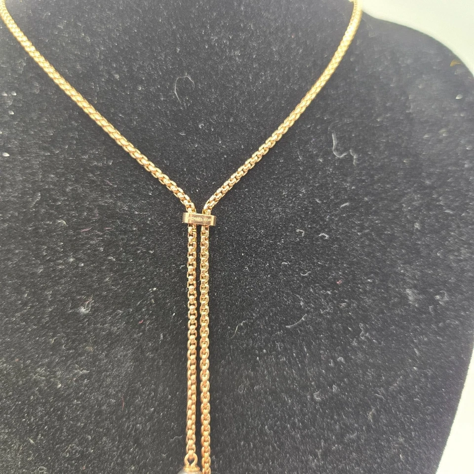 Michael Kors Elegante Collar Gota Oro Rosa Perlas Grises Estrás Foto 3 de 4