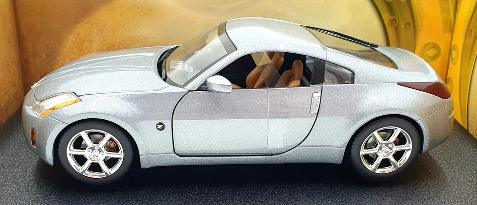 Hot Wheels 1/18 Scale Diecast 56758 - Nissan 350Z - Silver - Image 3 of 4