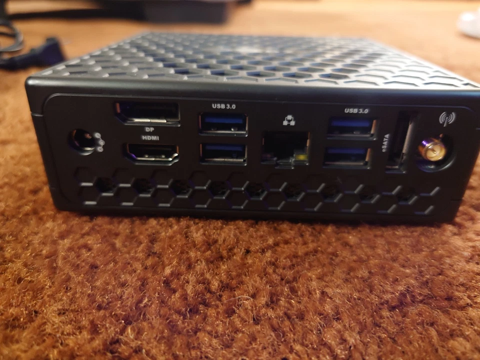 Mini PC Zotac Intel N2930 4GB RAM 256GB SSD 25 ZBOX-CI320NANO-P Windows 10 Foto 3 de 3