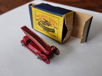 SCARCE MATCHBOX NO.9 DENNIS FIRE ENGINE GREY WHEEL! EXCELLENT IN BOX!