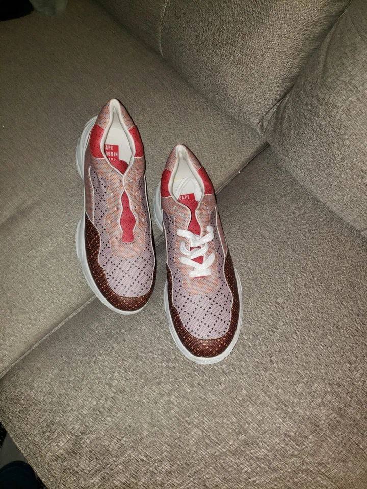 capa robbin mujer Foto 2 de 4