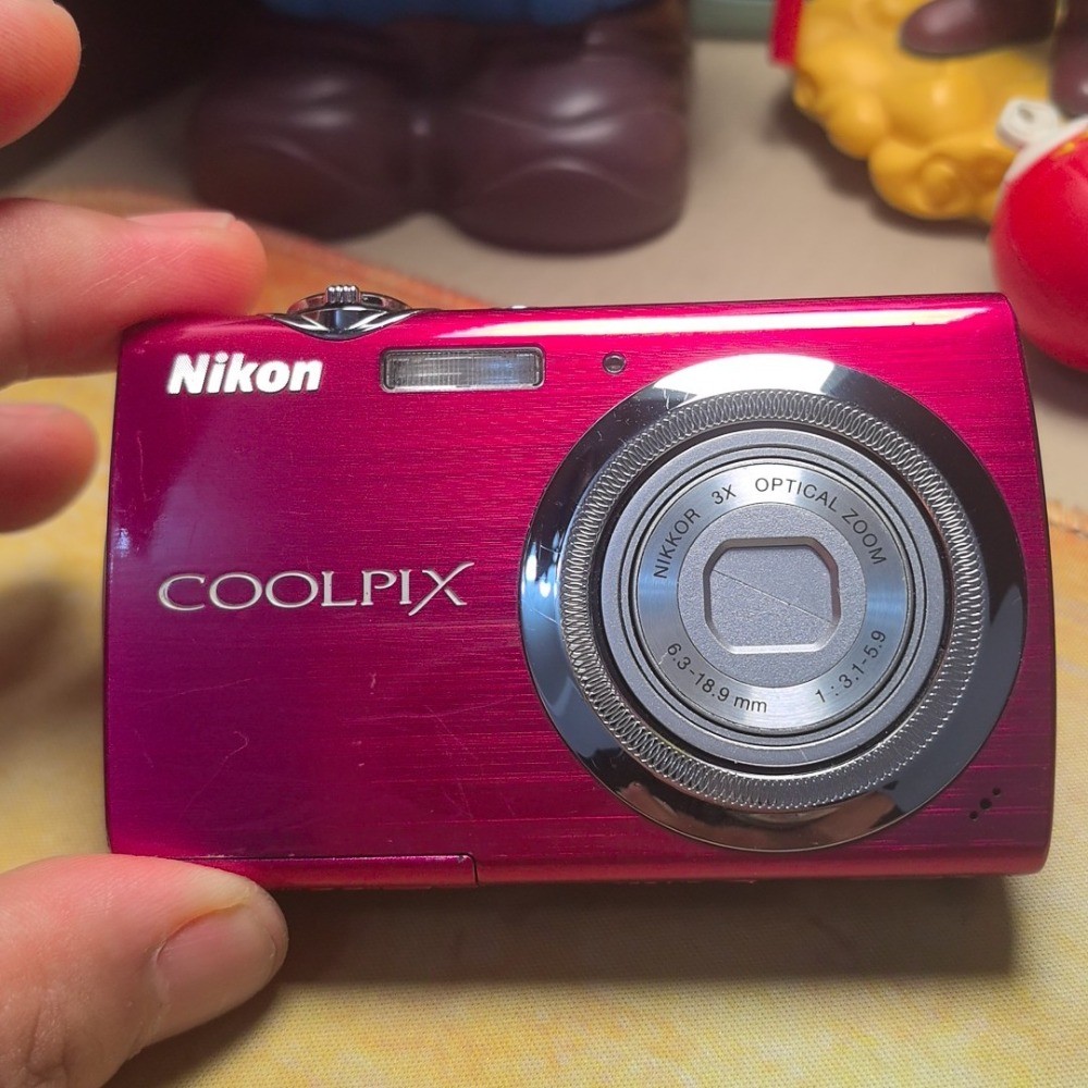 Nikon COOLPIX S230 CCD Digital Camera 10.0MP 3x Optical Zoom Date