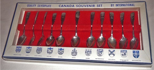 Provinces of Canada Souvenir quality silverplate spoon set by "International". - Picture 3 of 3