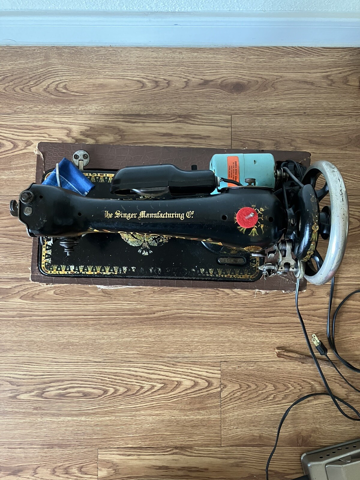 Antique Singer Model 66, 66k Lotus decals Sewing Machine With Case