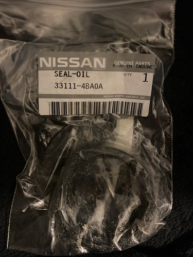 Nissan , Infiniti Transfer Case Seal 33111-4BA0A New OEM