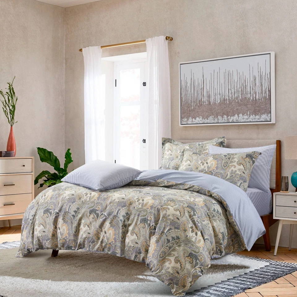 Classic Multicolor Paisley Cotton Bedding Set: 1 Duvet Cover & 2 Pillow Shams - Image 2 of 4