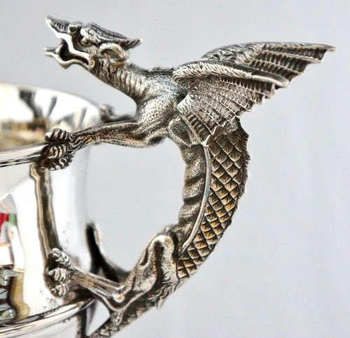 Trophée de tir avec poignées de dragon figuratif en argent massif. West Surrey Rifle Club 1904 - Photo 8/19