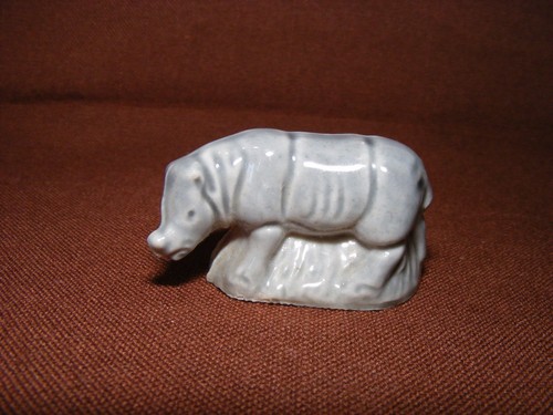 Figura de rinoceronte Wade rosa roja vintage, promoción EE. UU. 2, 1985-1995 - Imagen 1 de 3