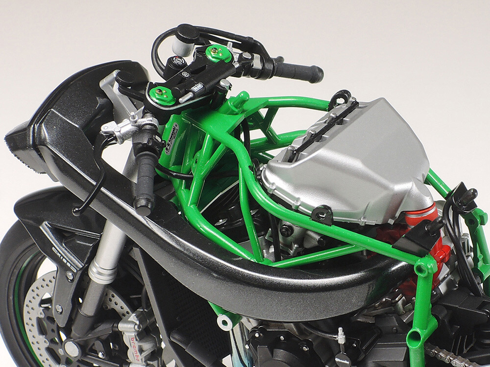 TAMIYA Kawasaki Ninja H2R. 1/12 完成品 Amazon.com: Tamiya 14131 1/12 Kawasaki Ninja H2R Plastic