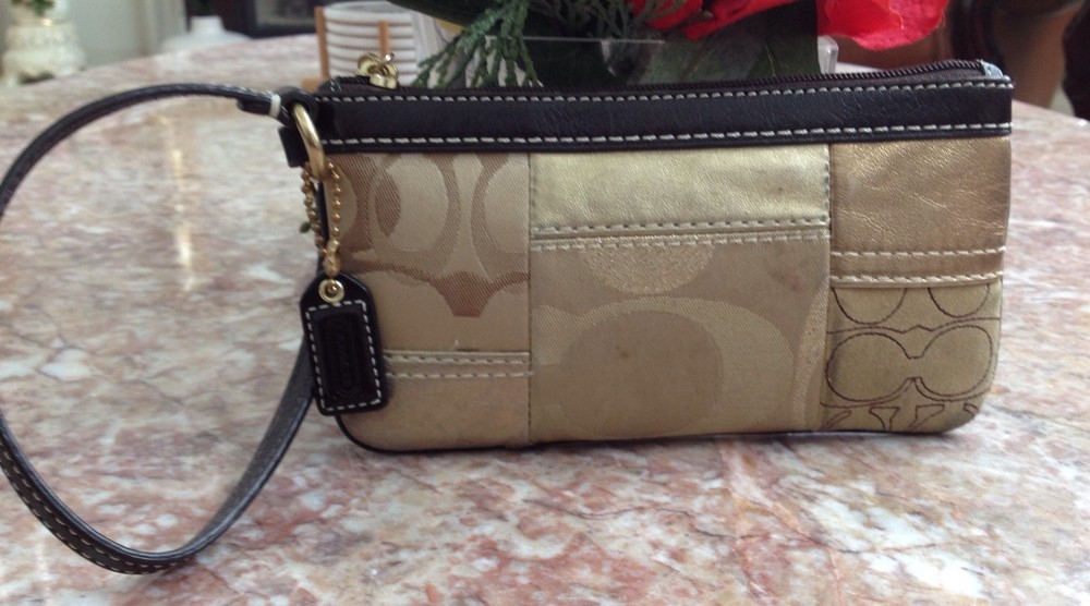 Coach Medium patchwork multi-color Signature Canvas leather Clutch Wristlet EUC