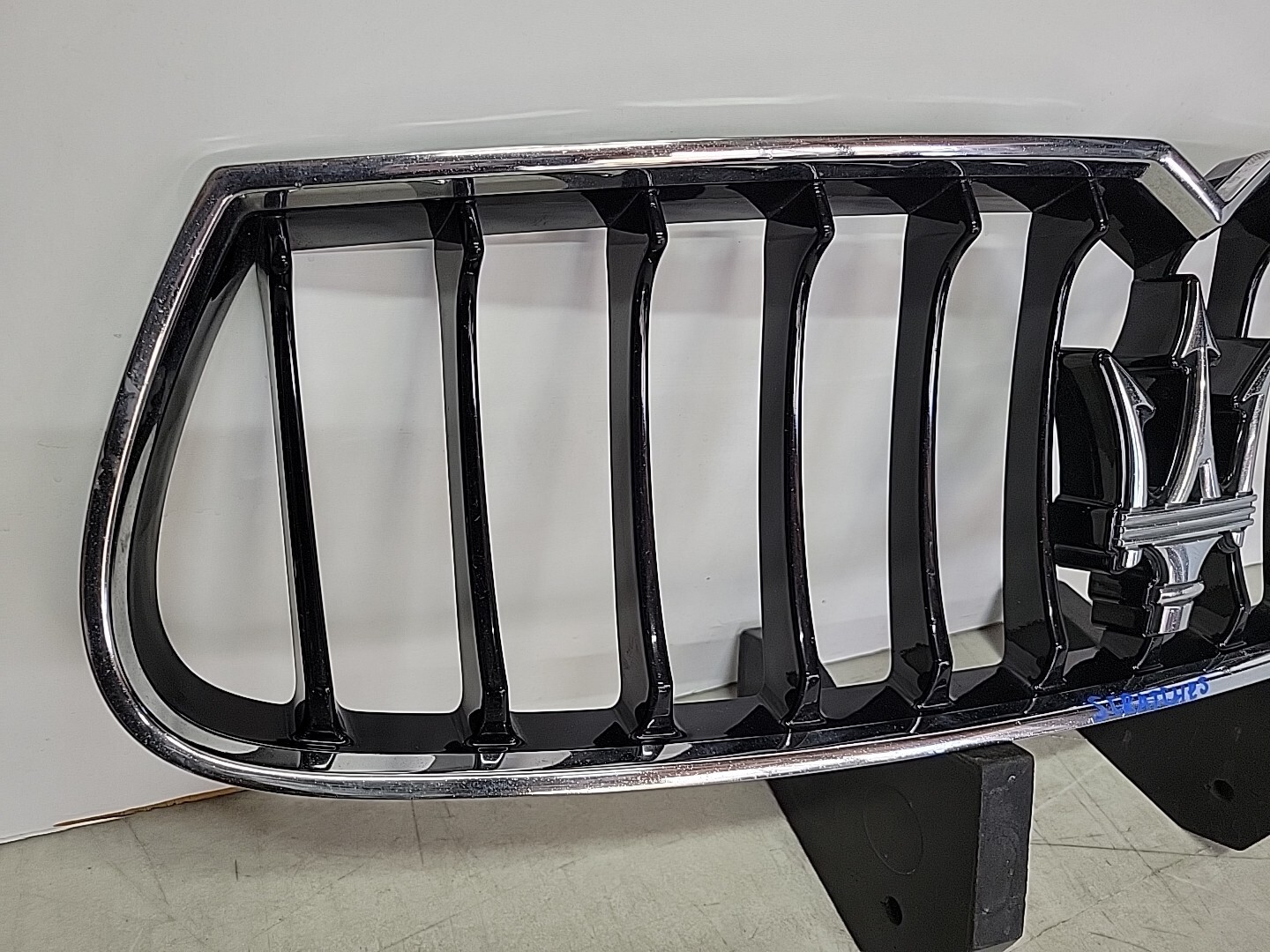 2014 2015 2016 2017 Maserati Ghibli Front Bumper cover Grille Chrome OEM