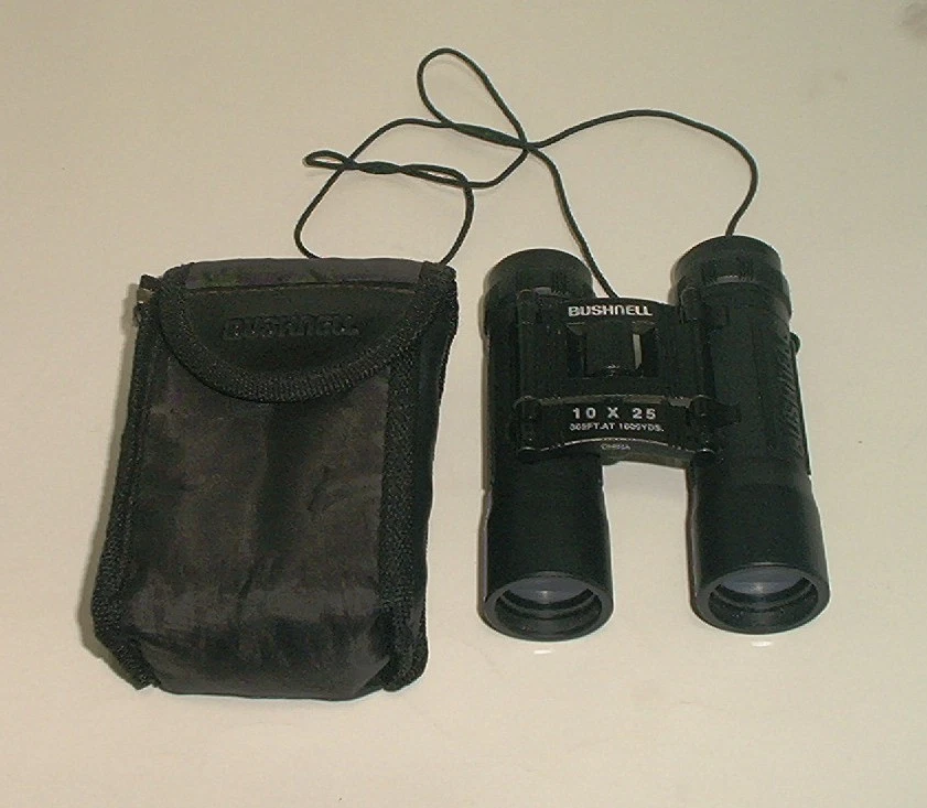 BUSHNELL COMPACT BINOCULARS 10 X 25, 302 FT at 1000 YDS with Soft Case - Image 2 of 4