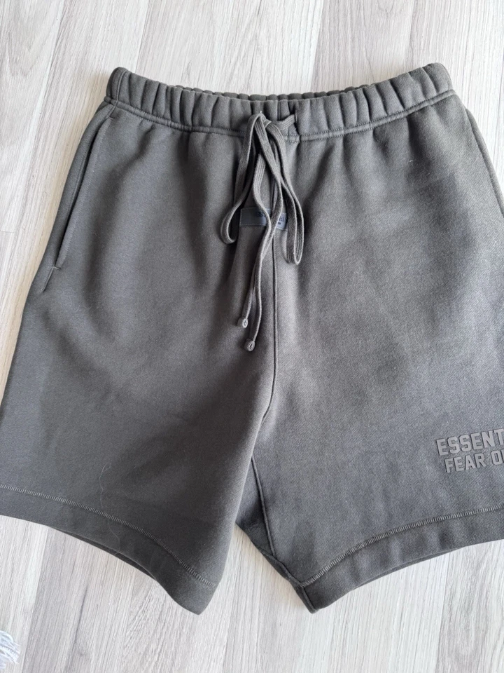 Fear of God Essentials Shorts Men’s XS Dark Green Sweat Shorts Relaxed Fleece - Image 2 of 4