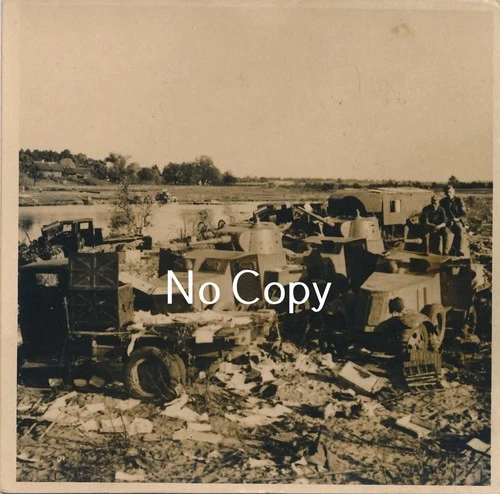 Photo WW2 Military: War Equipment Left Behind by Russians X245
