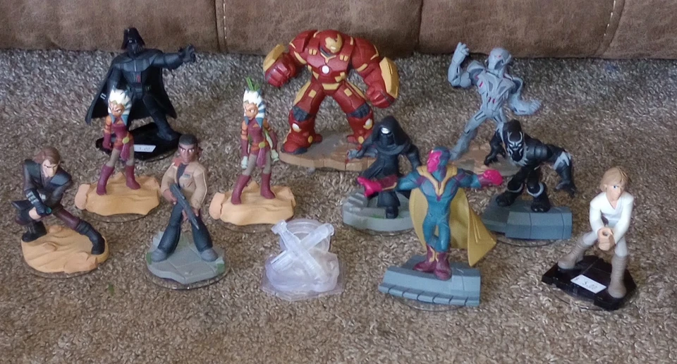 Disney Infinity Lote De 3 Bases Portal, 38 Figuras y Extra Marvel Pixar Starwars Foto 4 de 4