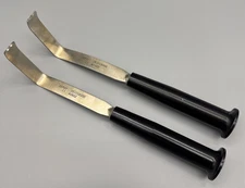 DePuy 281018000 Surgical Hawkins Anterior Capsule Retractor