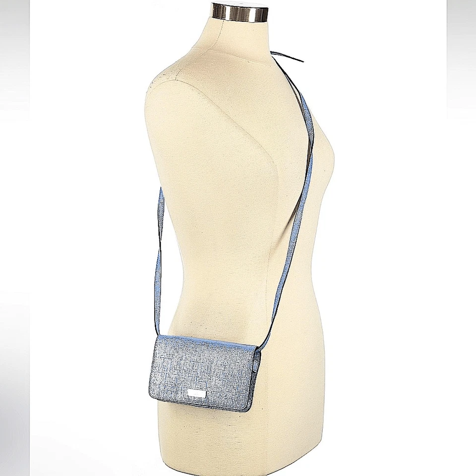 Bolso Bandolera Henri Bendel Azul y Plata Foto 3 de 4