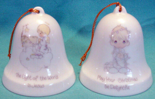 1985 PRECIOUS MOMENTS BELLS Light Of World Is Jesus MAY CHRISTMAS BE DELIGHTFUL - Picture 1 of 3