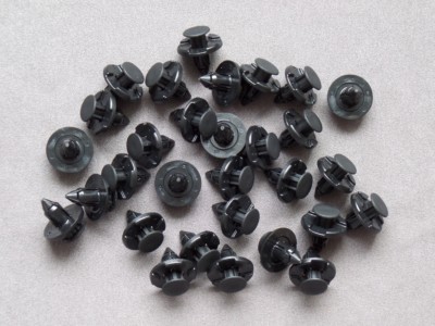 15x Stoßstangen Befestigungs Clips für Mitsubishi Nissan MR328954
