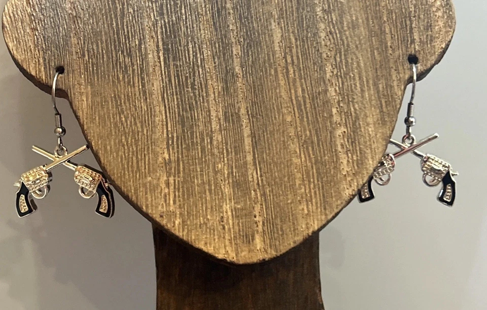 Conjunto de Brincos Montana Silversmiths Pistolas Cruzadas Corda de Couro 16”+3 Ex - Imagem 3 de 4