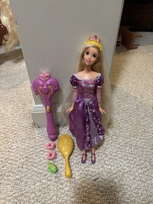 Disney Tangled Rapunzel Doll Full Set w Accessories. Color changing hair! 