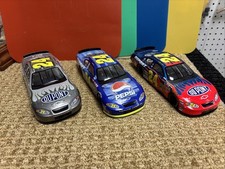 3 Jeff Gordon 1:24-Scale Injected Molded 2003 And 2-2004 Read Description