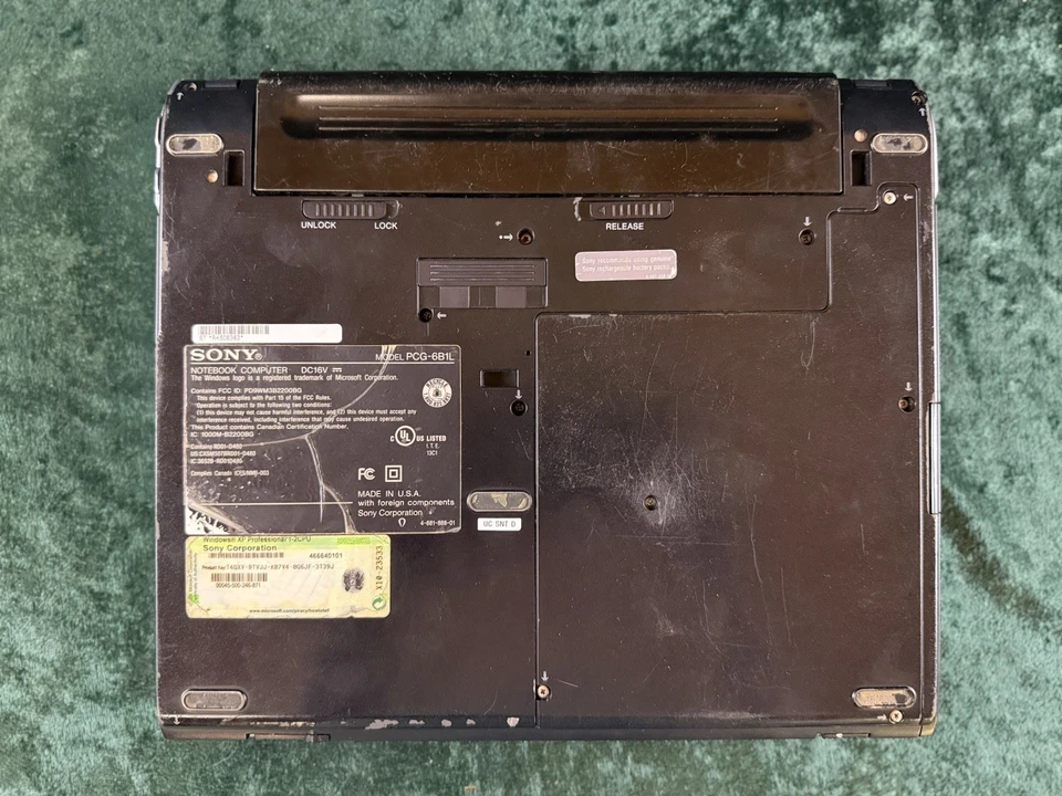 Notebook Sony VAIO PCG-6B1L para peças ou reparos - Imagem 3 de 4