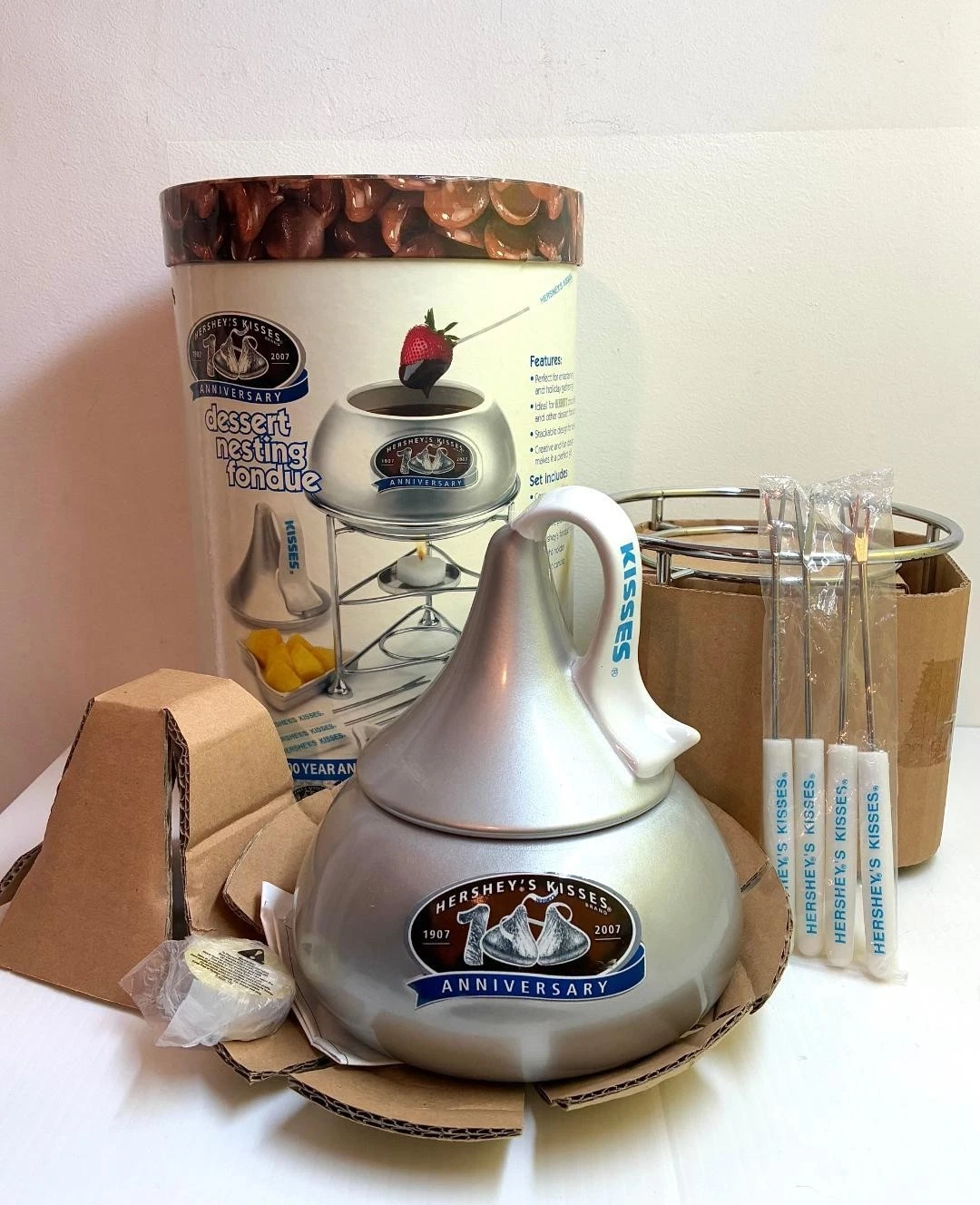 HERSHEY'S KISSES 100th ANNIVERSARY, DESSERT NESTING FONDUE SET (NEW-NEVER USED)