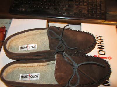 Minnetonka Mens Casey 4155 Chocolate Flat Slip On Moccasin Slipper Size  NIB