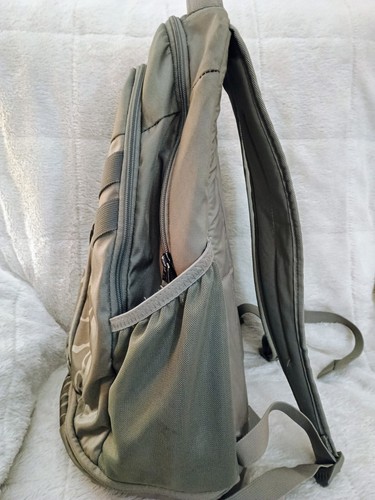 Under Armour UA Padded Storm Backpack Grey Gray Camo 18x13x6 EUC - Picture 5 of 6