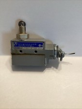 BZE6-2RQ8 Honeywell MicroSwitch Roller Plunger Switch USED