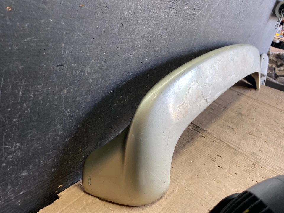 2001 to 2007 Toyota Highlander Upper Rear Upper Wing Spoiler Oem P8695 DG - Image 3 of 4