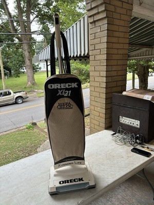 Oreck XL21 Upright Vaccum Model XL21-70ECCPK CELOC HEPA Hypo Allergenic W/Bags