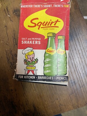 VINTAGE SQUIRT SOFT DRINK BOTTLE SALT AND PEPPER SHAKER SET - 81B