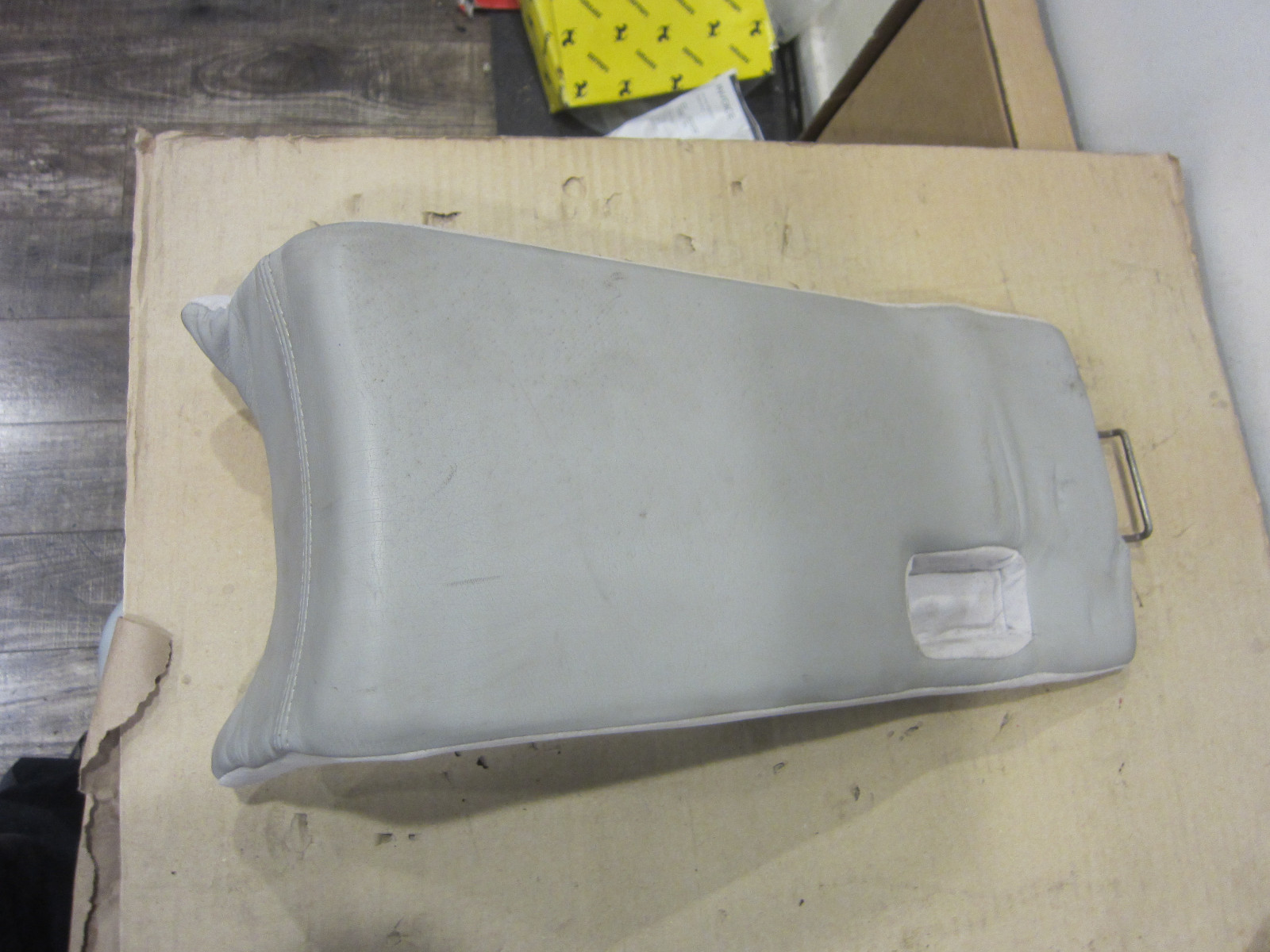 Maserati Quattroporte  Rear Middle Seat Bottom Cushion - Grey - P/N 9813812..