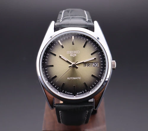 Vintage Seiko 5 Automatic 6309A  17J Men's Wrist Watch Day & Date- Japan Made