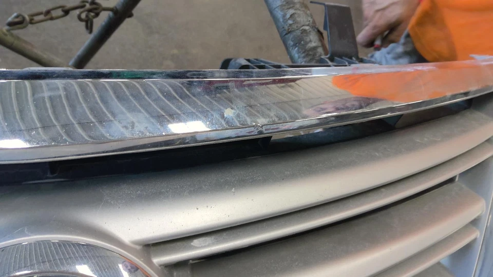 Parrilla superior usada se adapta a: Nissan Sentra 2014 parachoques montado superior FE grado superior A Foto 2 de 4