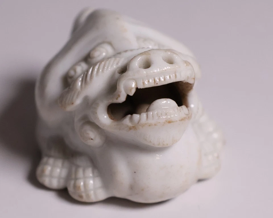 Figura japonesa Pocelain Shishi Lion 1,6 pulgadas Inro Ojime Era Meiji 19 Foto 2 de 4