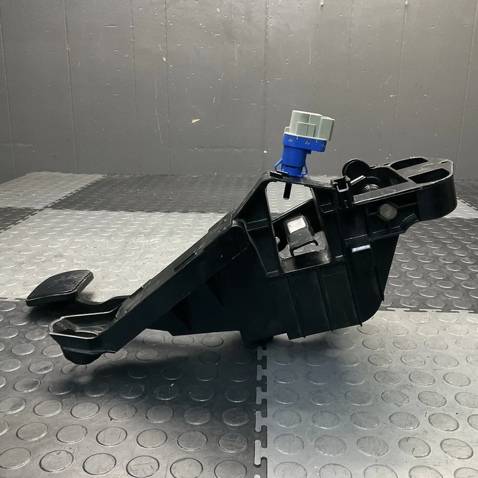 Conjunto de pedal de freio Ford Flex 2013-2018 com suporte de montagem fabricante de equipamento original - Imagem 3 de 4