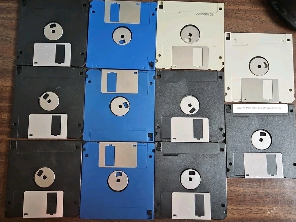 Lot of 11 Vintage Microsoft Floppy Disks – MS-DOS, Windows 98, NT 4.0, PC 2000 - Image 2 of 2