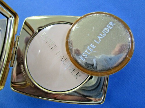Polvo compacto Estee Lauder "Golden VIRGO" LUCIDITY en caja - Imagen 2 de 9