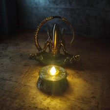 Alien Xenomorph Figure – Detailed Collectible Statue with light included 